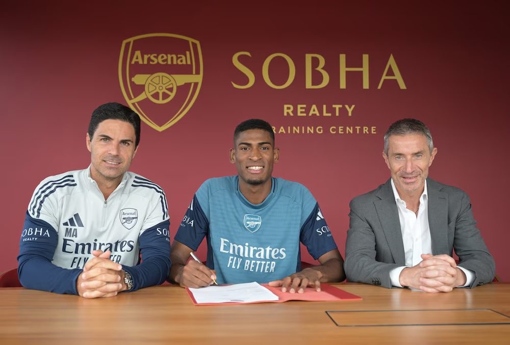 OFFICIAL: Cristhian Mosquera reinforces the Gunners defense