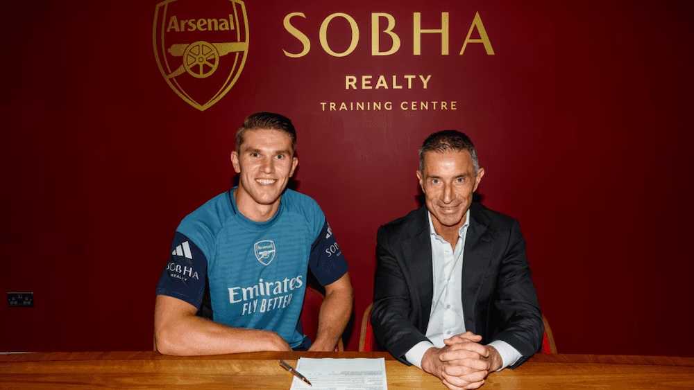 OFFICIAL: Mask ON! Viktor Gyökeres arrives at the Emirates